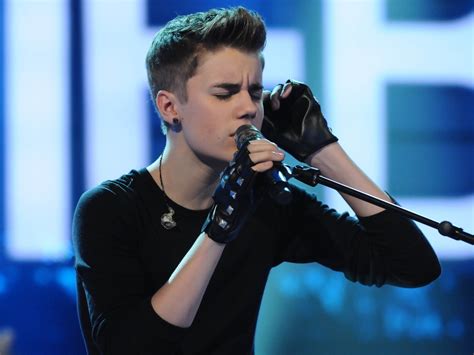 1152x864 Resolution justin bieber, microphone, headphone 1152x864 Resolution Wallpaper ...