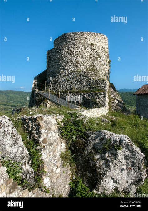 Italy Abruzzo Castel Di Sangro - Medieval Castle Stock Photo - Alamy