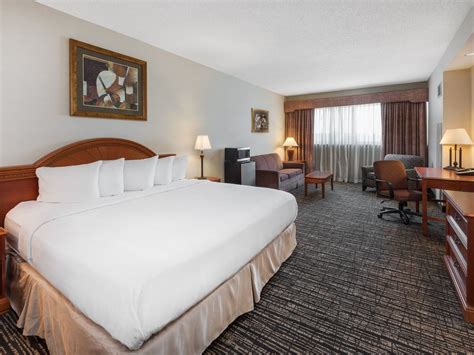 Hotel Topeka at City Center - Discover Our First Class Topeka Hotel