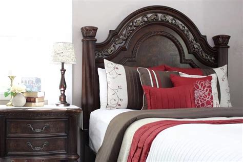 Rich Colors to Create an Elegant Bedroom - Soul & Lane