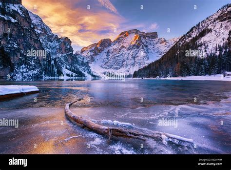 Lago di braies hi-res stock photography and images - Alamy