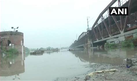 Delhi: Yamuna Reaches Danger Mark Following Heavy Rains in Neighbouring States | India.com