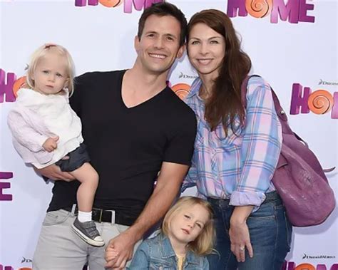 US actor Christian Oliver and his 2 daughters died in a plane crash in the Caribbean, police say