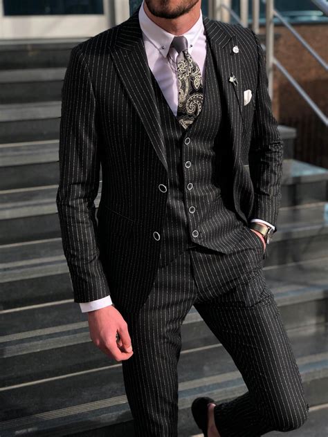 Best Ways to Wear a Men's Pinstripe Suit - Suits Expert