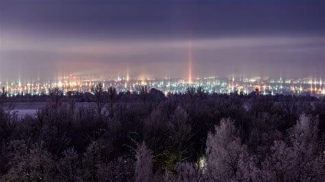 Rare 'Light Pillars' Phenomenon Seen in Skies Above Detroit - 'Newsweek ...