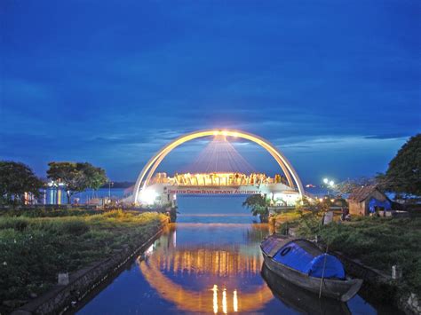 Rainbow Bridge | From Marinedrive, Kochi , Kerala. Have 1 mo… | Flickr