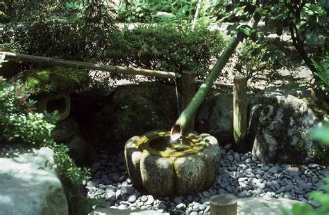 Japanese Bamboo Water Fountain | Japanese garden, Small japanese garden ...