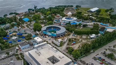 Miami-Dade serves eviction notice on Miami Seaquarium | Miami Herald