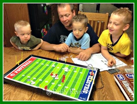 Tudor Games "Red Zone Electric Football 9071" Review & Giveaway (US) 8/22 | Emily Reviews