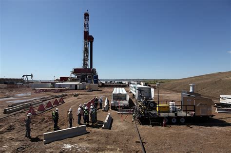 Daily North Dakota oil output falls to below 1M b/d mark - The American Energy News : The ...