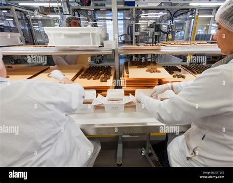 Workers at the Swiss chocolate factory of Lindt & Spruengli in Zurich ...