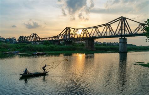 Long Bien Bridge Vietnam: A link to the past of Hanoi