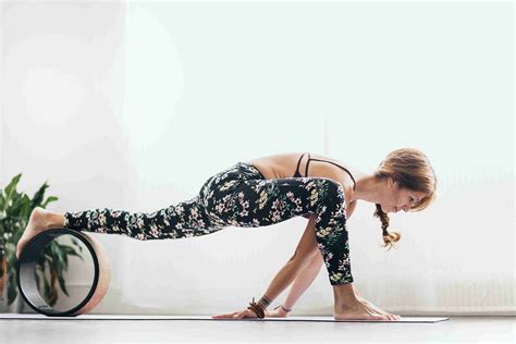 7 Best Poses to Try With a Yoga Wheel