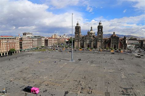 El Zócalo: La Plaza de la Constitución | Mexico City