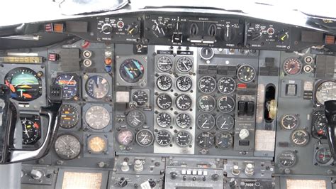 Boeing 737 200 Cockpit