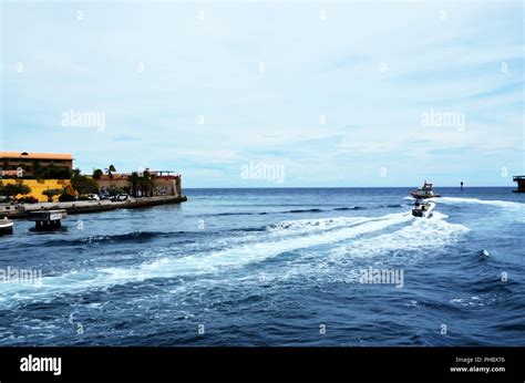 Queen emma bridge curacao hi-res stock photography and images - Alamy