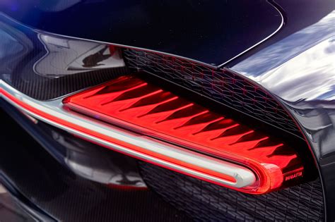 Bugatti - 2017Chiron - taillight | Automotive design, Car lights, Bugatti chiron