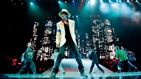 Michael Jackson Is Dancing On Stage With Buildings Background During Night HD Michael Jackson ...