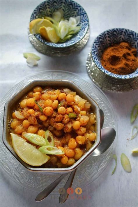 Ghugni | Bengali Dried Yellow Peas Curry Recipe - SpeakingAloud Magazine