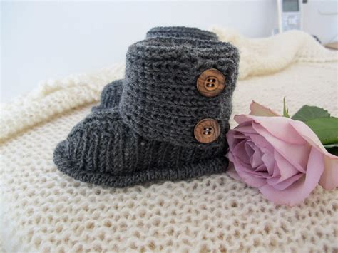 Baby UGGs Pattern in English by hildevesle on Etsy, $9.00 Baby Booties Free Pattern, Baby ...