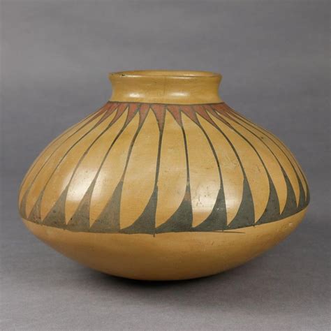 Southwest Native American Indian Acoma Stylized Feather Pottery Vase, circa 1900 For Sale at 1stdibs