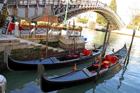 What to Know About Gondola Rides in Venice, Italy