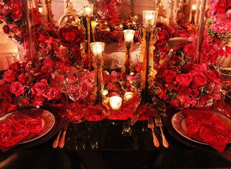 For more red wedding table ideas http://pinterest.com/groomsandbrides/wedding-tab… | Red gold ...