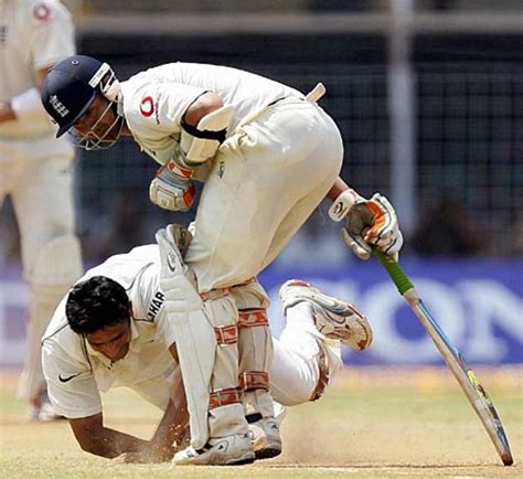 Anil Kumble pounces to catch Kevin Pietersen | ESPNcricinfo.com