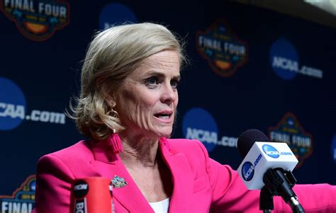 Kim Mulkey Rips LA Times Writer To Shreds For Calling LSU Players ...