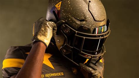 Fort Bliss soldiers honored with 2022 Army-Navy game uniform