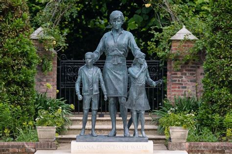 Here's Why Princess Diana's New Statue Also Features 3 Children | HuffPost Latest News