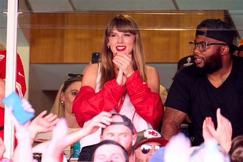 Taylor Swift Cheers on Travis Kelce in Dainty Dôen Top, Ksubi Denim Shorts and New Era ...