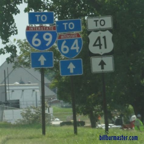 A set of guide marker on EB Veterans Memorial Parkway.