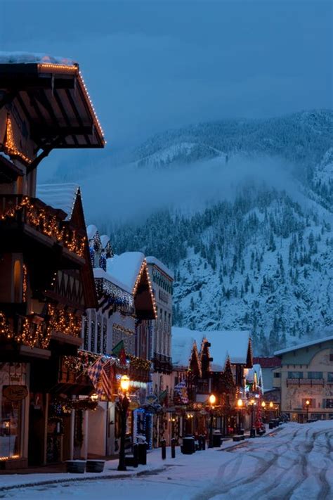 20 Best Christmas Towns in 2021 - Christmas Towns In the United States