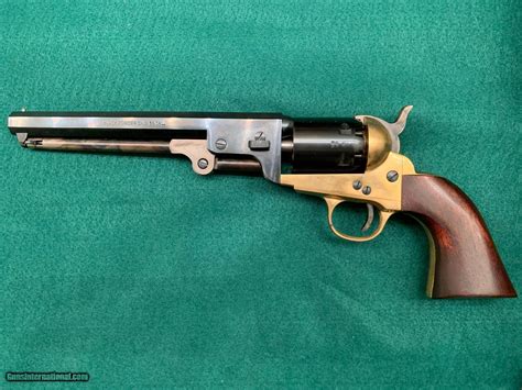 1851 Navy Arms Company / revolver .36 cal / brass / walnut grips / 7 1/2 barrel