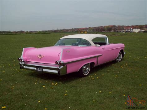 1957 CADILLAC PINK/WHITE