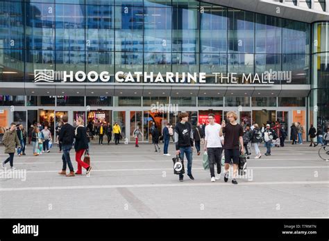 Mall entrance front facade hi-res stock photography and images - Alamy