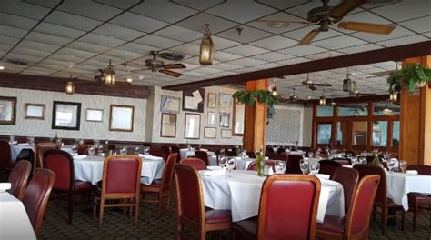 The 10 Best Seafood Restaurants in Galveston, TX