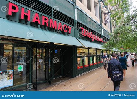 Walgreens Chicago editorial photography. Image of illinois - 44960257