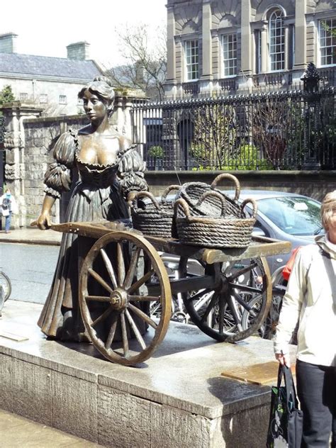 Molly Malone statue - Dublin