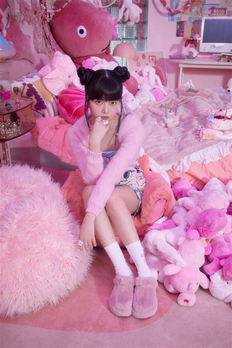 LE SSERAFIM Drops Gorgeous New Set of Concept Photos for 'Fearless' Japanese Debut | kpopping