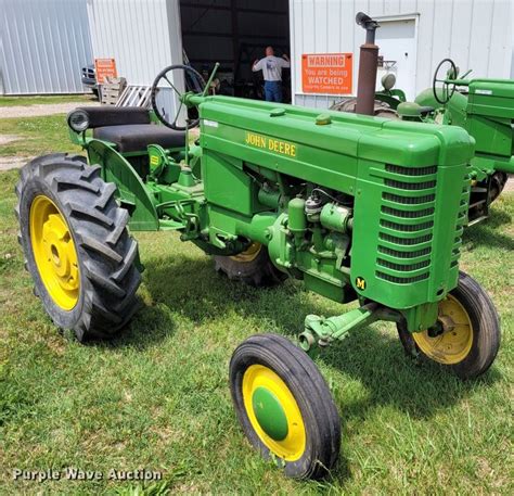 John Deere M tractor in Winfield, KS | Item FC9122 sold | Purple Wave