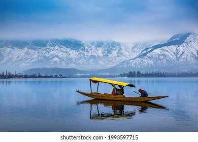 View Dal Lake Winter Beautiful Mountain Stock Photo 2044050329 ...