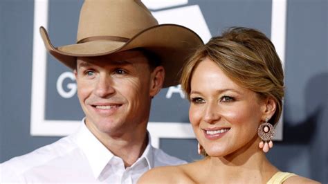 Singer Jewel and Husband Ty Murray Divorcing - ABC News