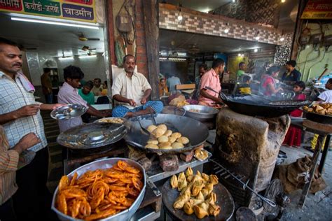 Street Stalls in Pune: Best Street Foods to Eat - OYO