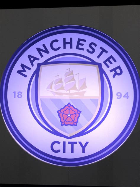 Manchester City unveil new club badge - Manchester Football