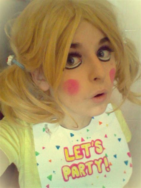 Cosplay Wednesday - Five Night at Freddy's Chica - GamersHeroes