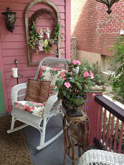 Pink porch Shabby Chic Porch, Shabby Chic Cottage, Shabby Chic Homes ...