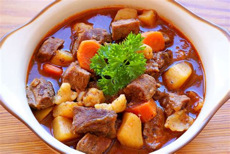 Traditional Hungarian Goulash soup Experience!- Just like at home! Sopa húngaro : Goulash ...