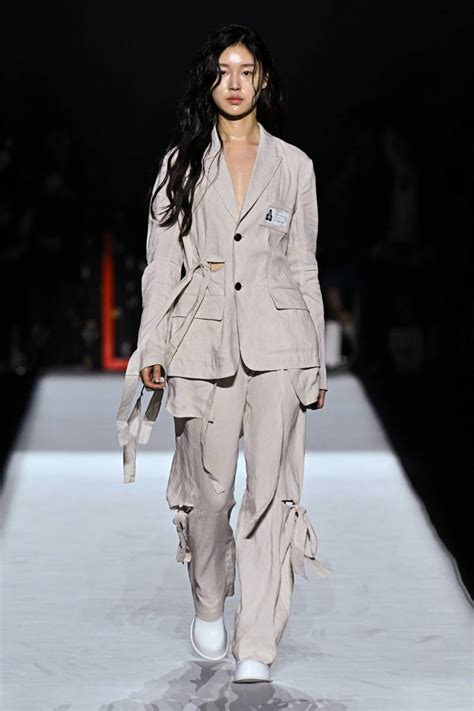 7 Seoul Fashion Week Runway Trends That Define Cool Style | Who What Wear